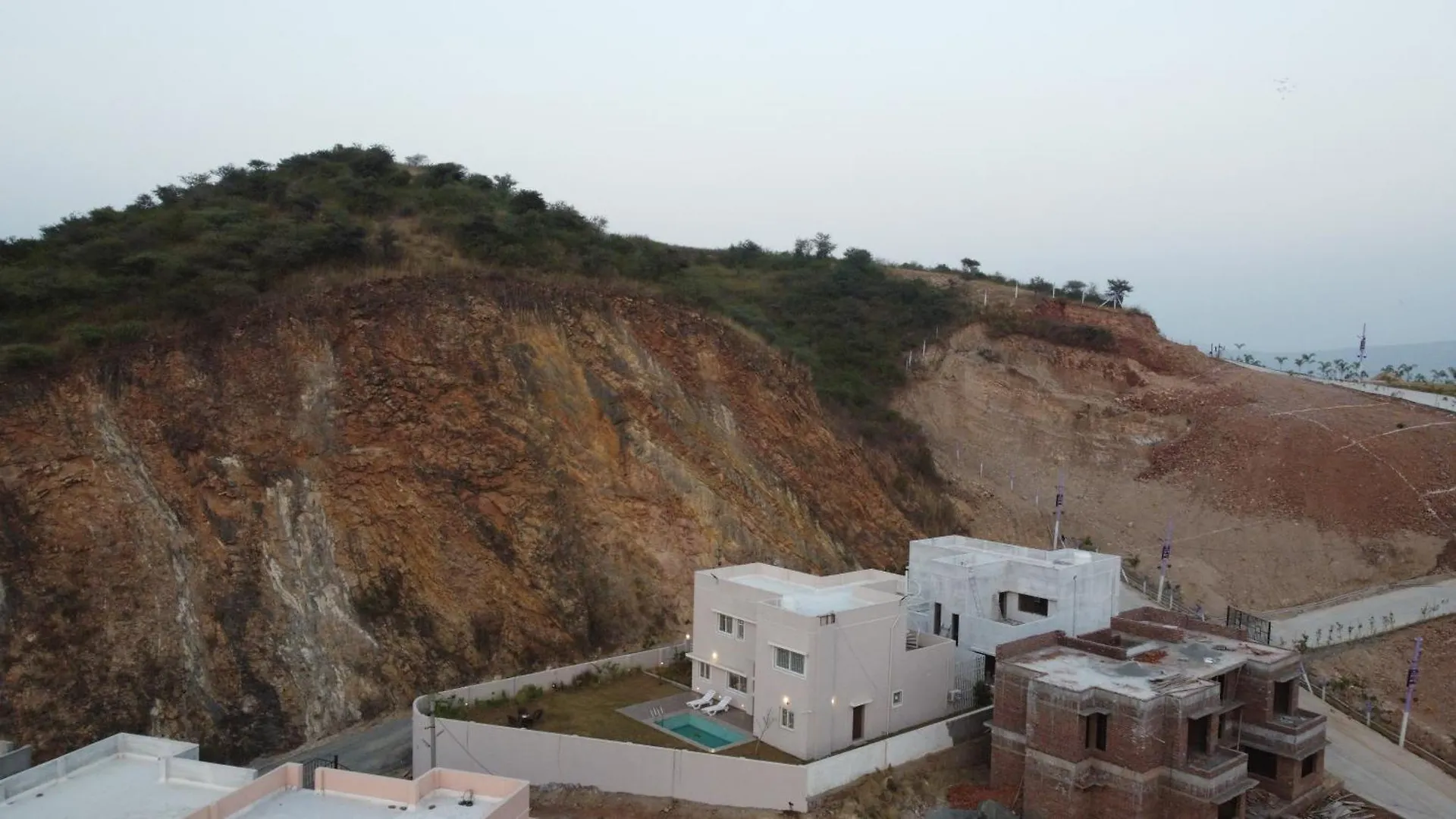 Elivaas Shourya Bliss Lux 3Bhk Villa With Pvt Pool, 우다이푸르