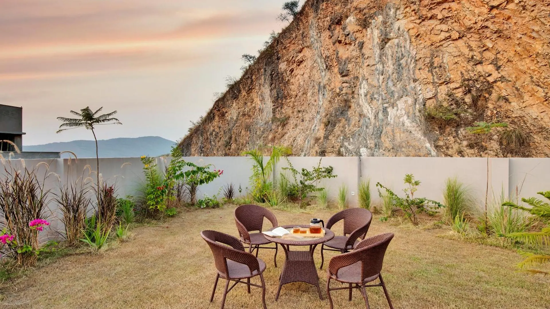 Elivaas Shourya Bliss Lux 3Bhk Villa With Pvt Pool, 우다이푸르 인도