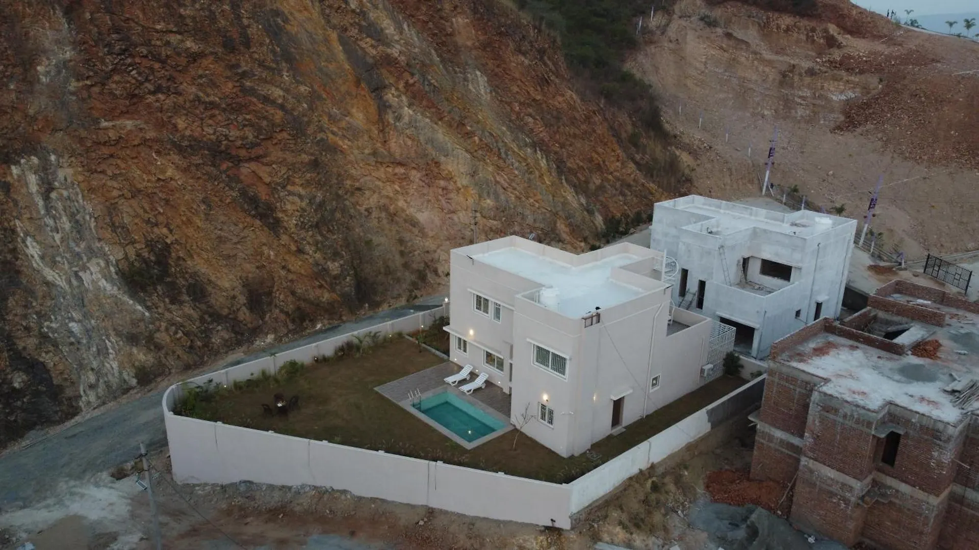Elivaas Shourya Bliss Lux 3Bhk Villa With Pvt Pool, 우다이푸르