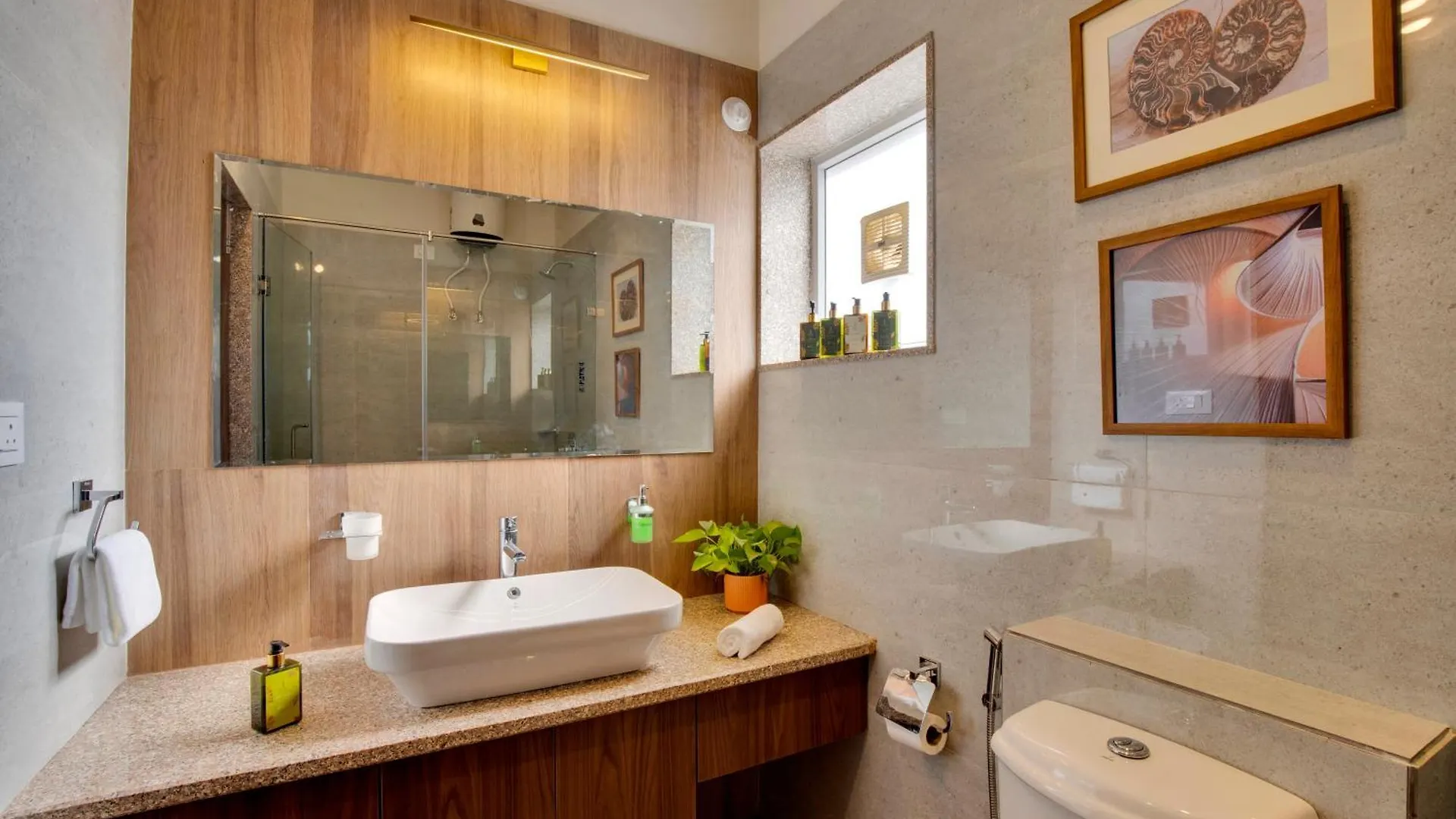 Elivaas Shourya Bliss Lux 3Bhk Villa With Pvt Pool, 우다이푸르