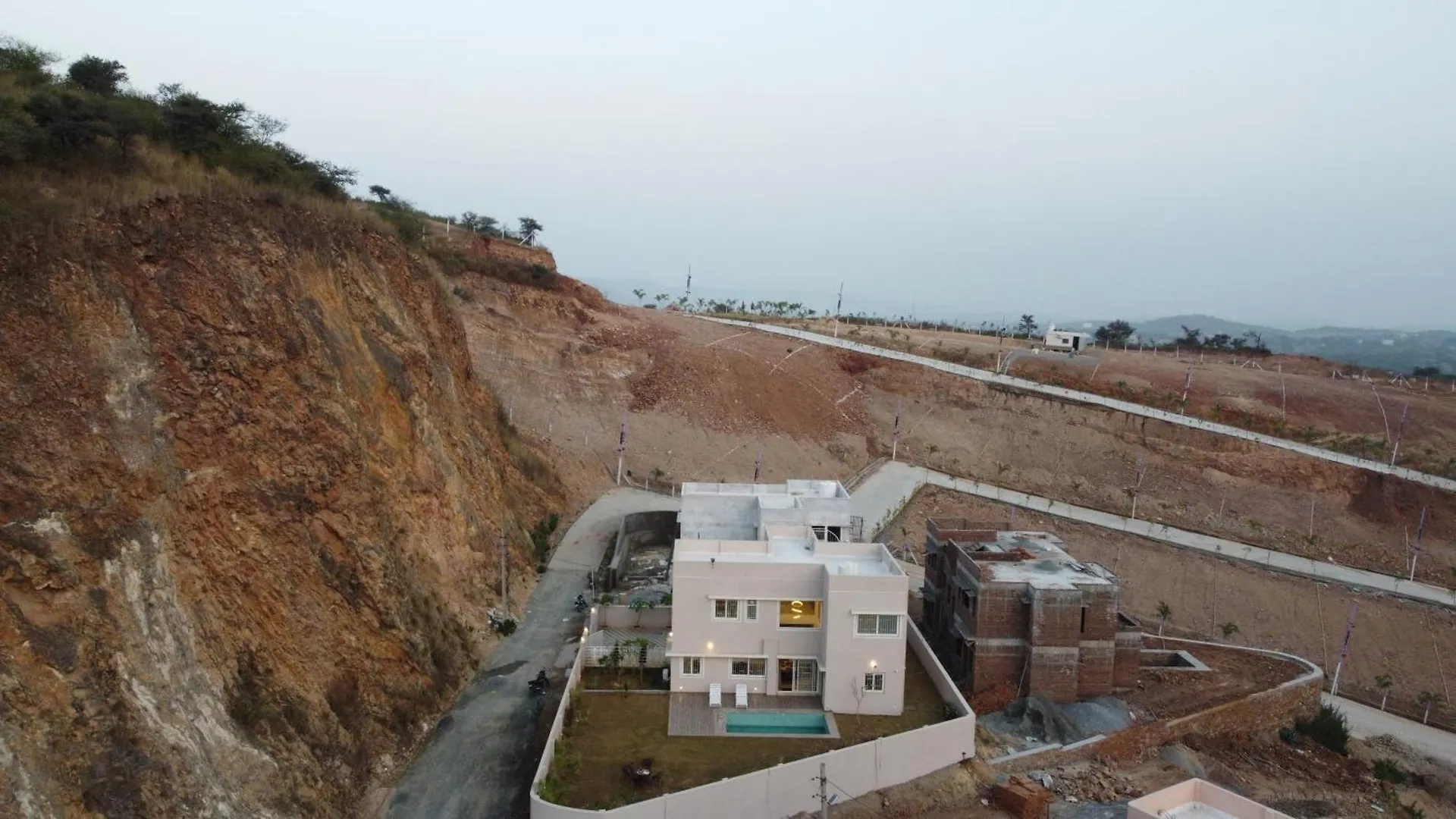 Elivaas Shourya Bliss Lux 3Bhk Villa With Pvt Pool, 우다이푸르 0*,