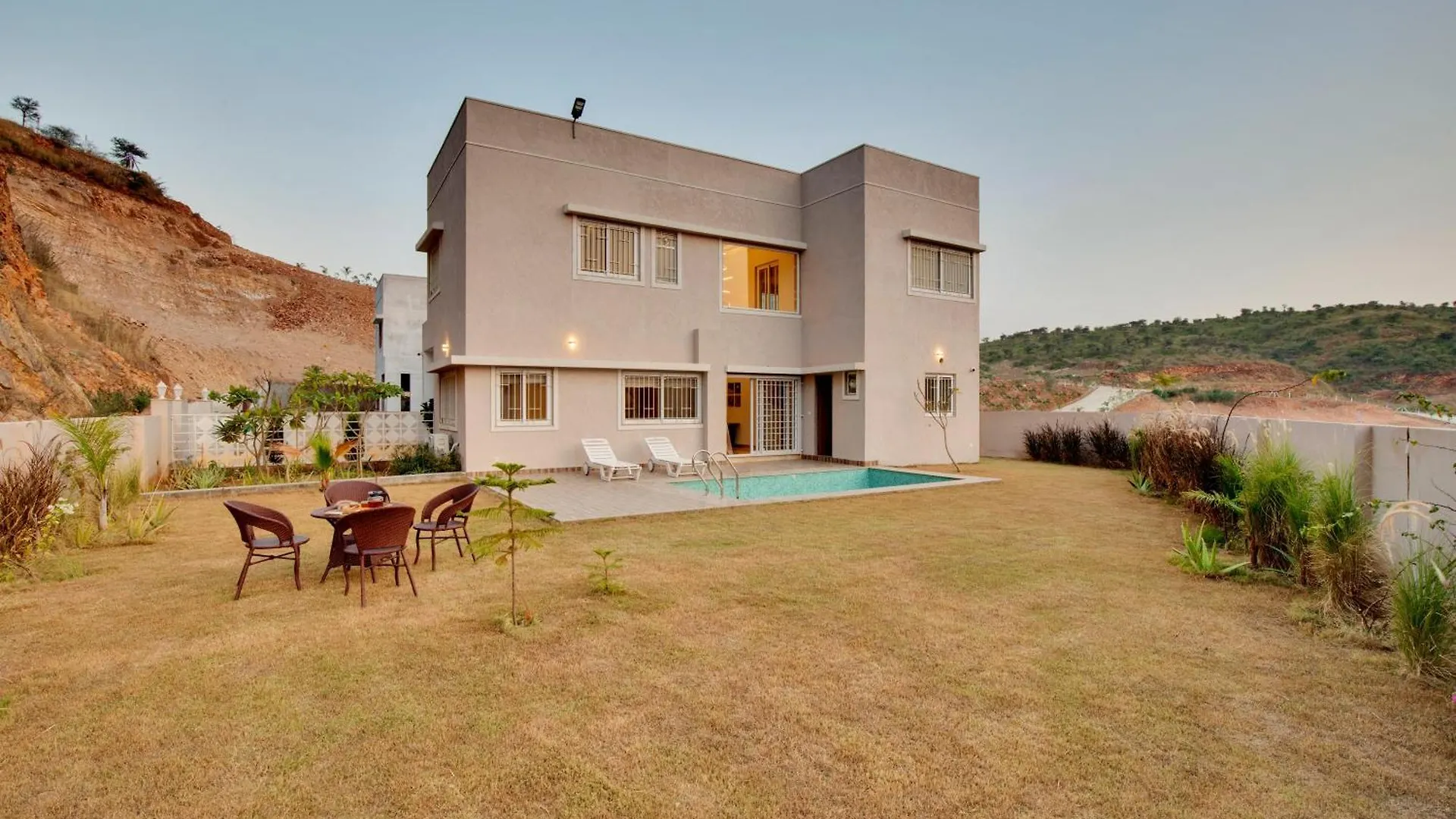 Elivaas Shourya Bliss Lux 3Bhk Villa With Pvt Pool, أُودايبور